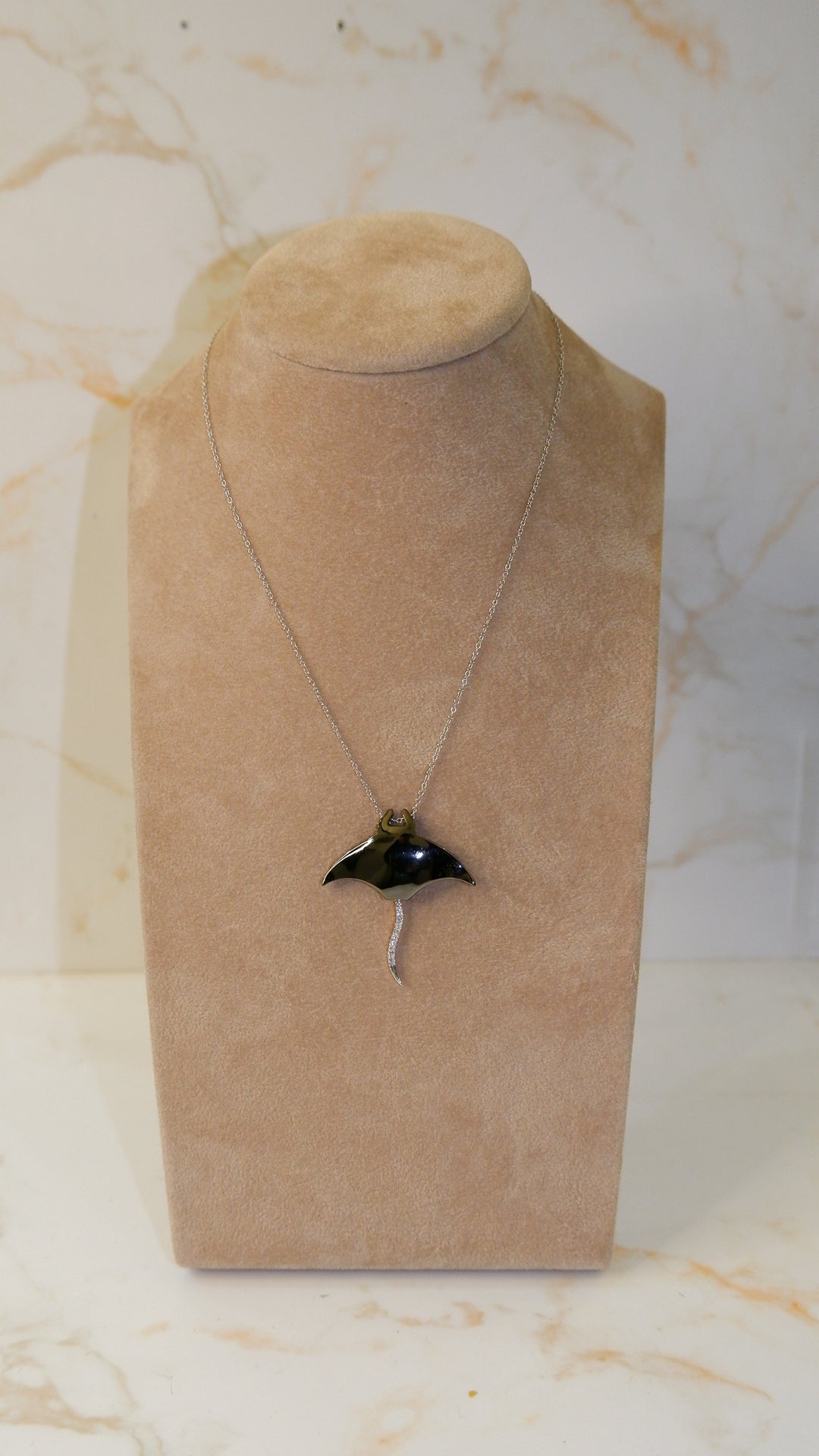 COLLANA MANTA CODA BRILLANTI