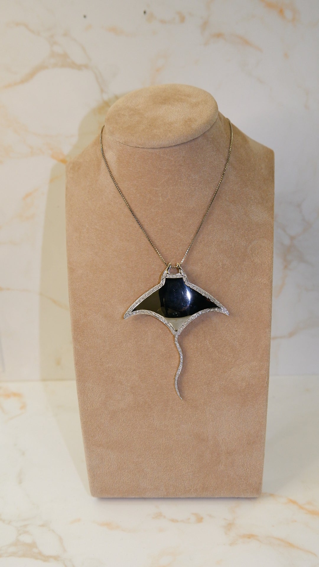 COLLANA MANTA GRANDE ORO BIANCO E BRILLANTI