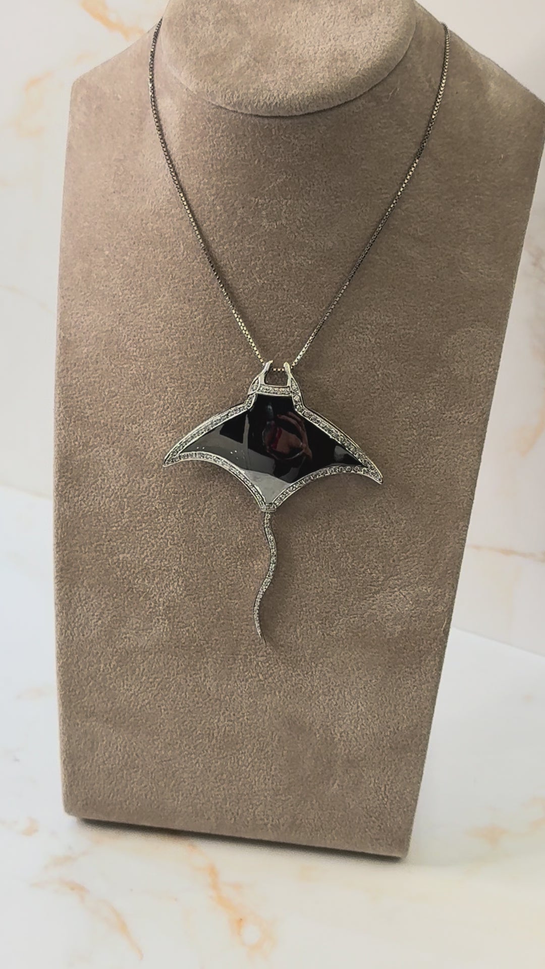 COLLANA MANTA GRANDE ORO BIANCO E BRILLANTI